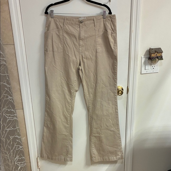 Women's Tan Boot Cut Pants in Sz 14/32 - Picture 1 of 12